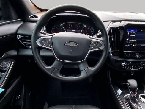 Used 2023 Chevrolet Traverse RS FWD image 6
