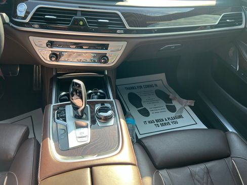 Used 2022 BMW 750i xDrive w/ Executive Package AWD/4WD image 38