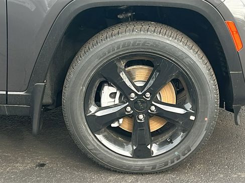 New 2025 Jeep Grand Cherokee L Altitude image 13