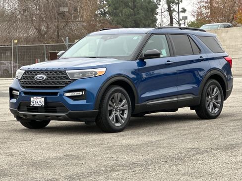 Certified 2022 Ford Explorer XLT w/ Equipment Group 202A image 9
