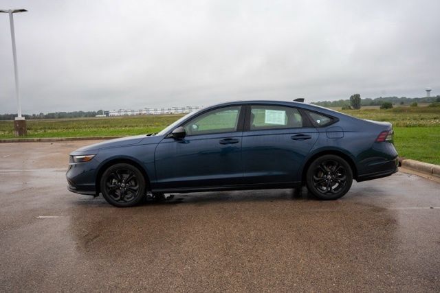 Used 2025 Honda Accord SE image 4