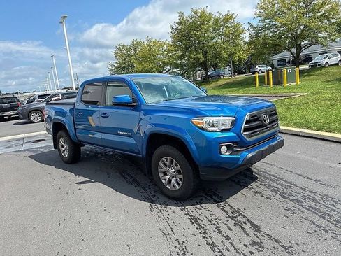Used 2016 Toyota Tacoma SR5 w/ SR5 Appearance Package (SN) AWD/4WD image 2