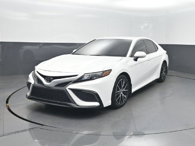 Used 2023 Toyota Camry SE FWD image 2