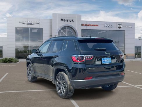 Used 2025 Jeep Compass Limited w/ Sun & Sound Group AWD/4WD image 8