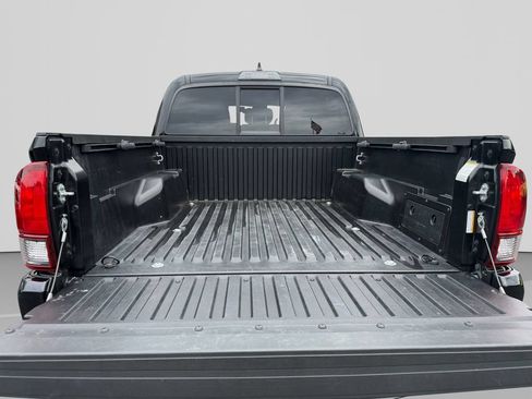 Used 2022 Toyota Tacoma SR AWD/4WD image 19