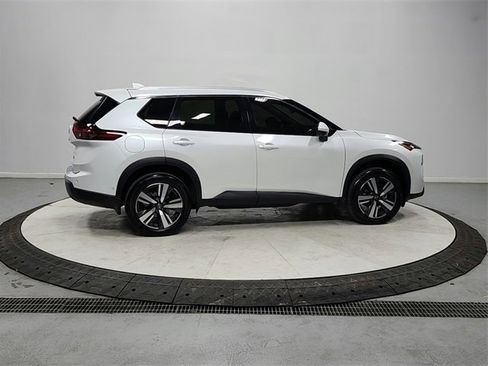 Used 2025 Nissan Rogue SL w/ SL Premium Package image 8