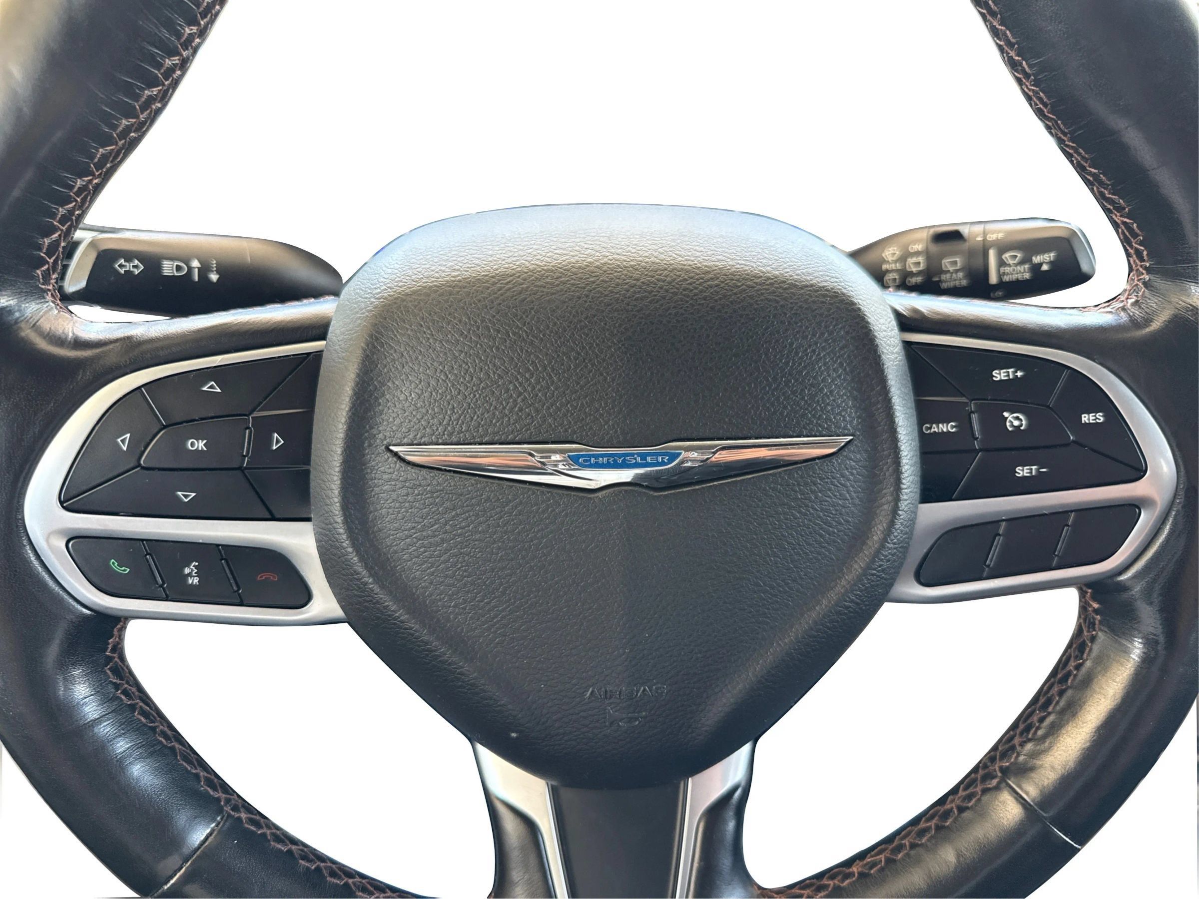 Used 2020 Chrysler Pacifica Touring-L FWD image 18