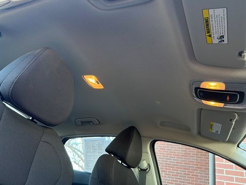 Used 2023 Hyundai Elantra SE image 21