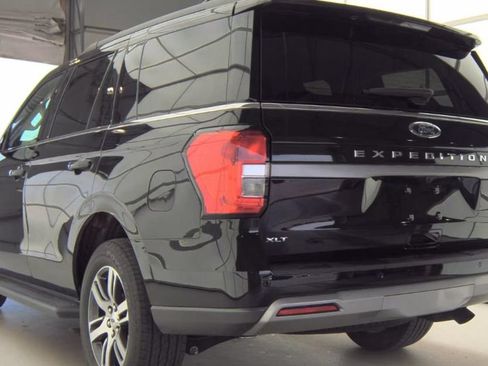 Used 2024 Ford Expedition XLT AWD/4WD image 3