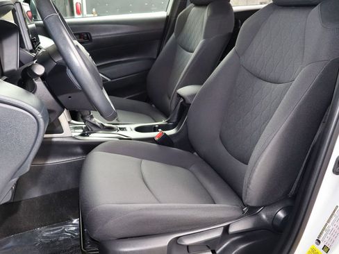 Used 2023 Toyota Corolla Cross LE AWD/4WD image 19