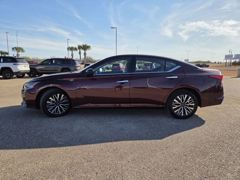 Used 2025 Nissan Altima 2.5 SV image 4