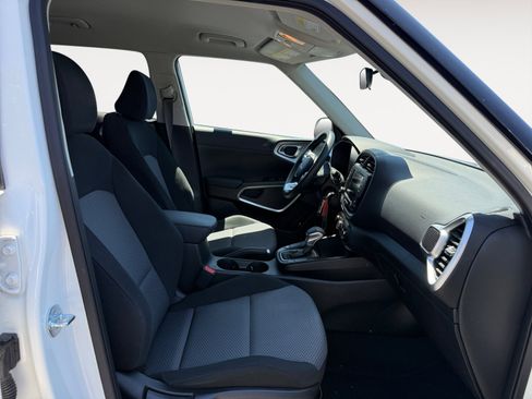 Used 2023 Kia Soul LX FWD image 19