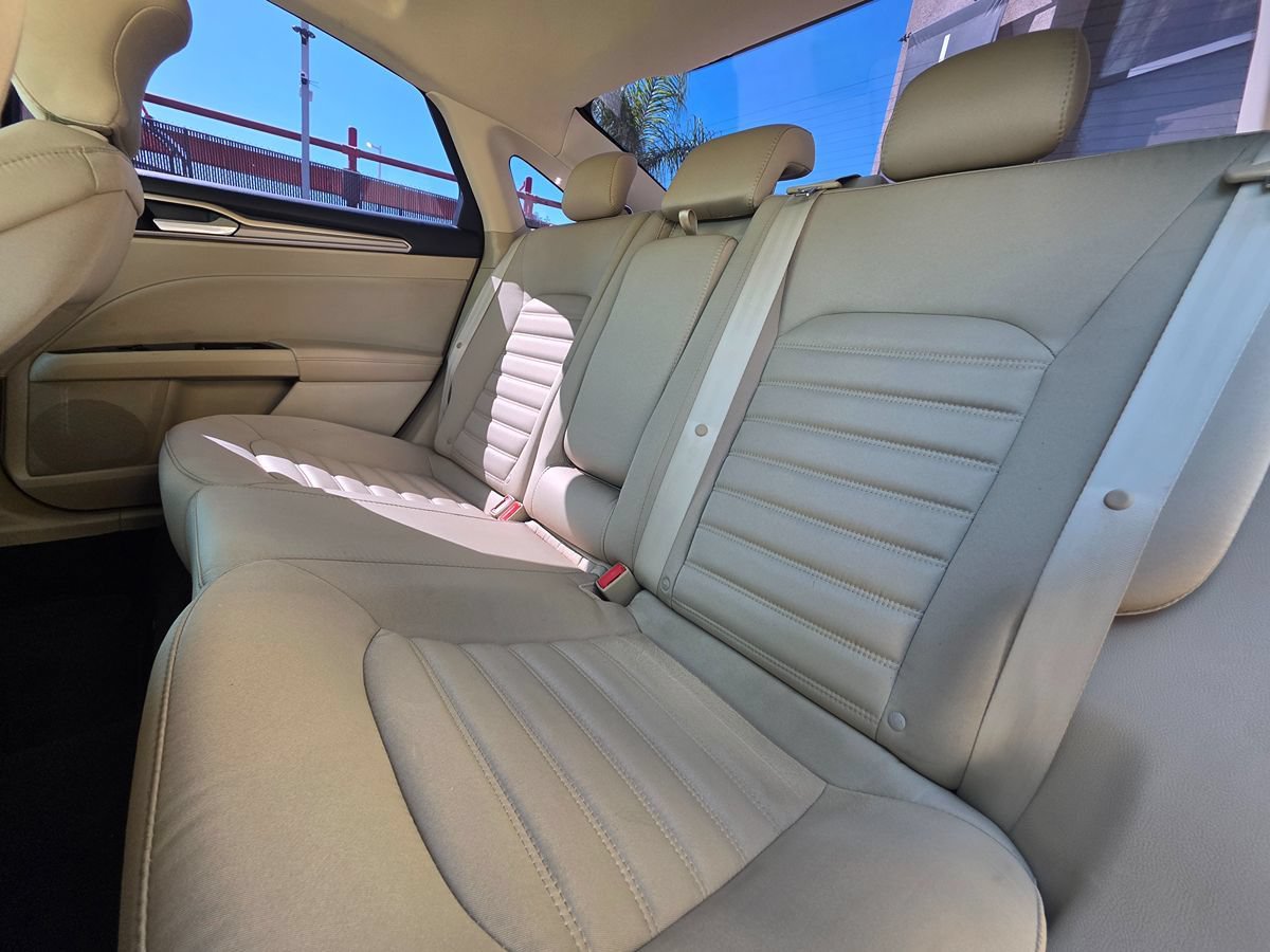 Used 2015 Ford Fusion SE FWD image 24
