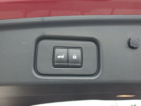 Used 2024 Nissan Pathfinder SL image 16