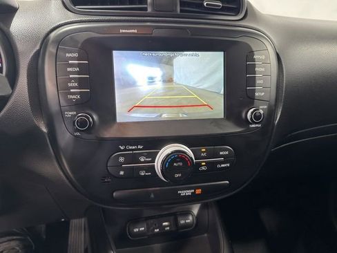 Used 2019 Kia Soul + image 24