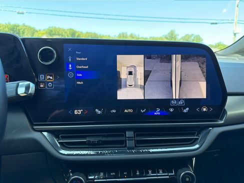 Used 2024 Chevrolet Equinox EV RS FWD image 36