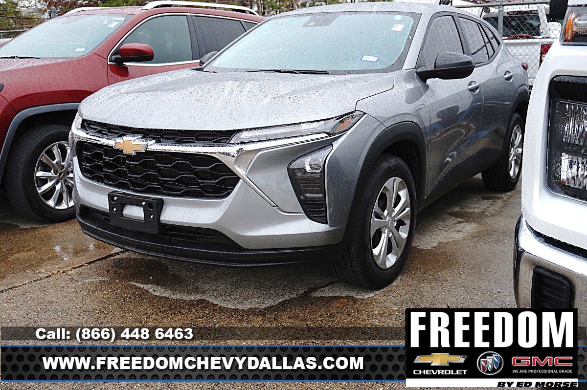 Used 2026 Chevrolet Trax LS FWD image 3