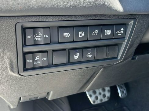 Used 2026 Toyota Tundra Platinum w/ TRD Off-Road Package AWD/4WD image 12