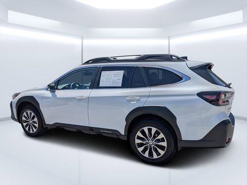 Certified 2025 Subaru Outback Limited image 5