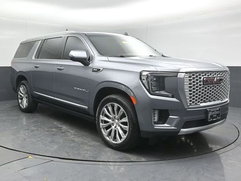 Used 2022 GMC Yukon XL Denali w/ Denali Premium Package image 1