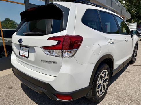 Used 2023 Subaru Forester Premium AWD/4WD image 9