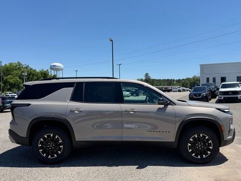 New 2026 Chevrolet Traverse Z71 w/ Enhanced Driving Package AWD/4WD image 7