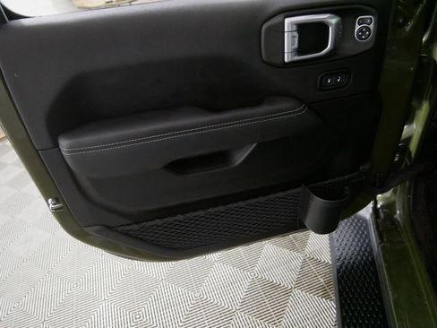 Used 2023 Jeep Wrangler Unlimited Sahara w/ Cold Weather Group image 13