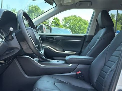 Used 2023 Toyota Highlander L FWD image 10