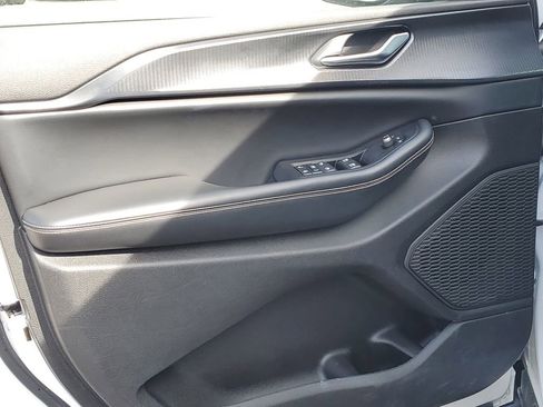 Used 2023 Jeep Grand Cherokee Laredo image 24