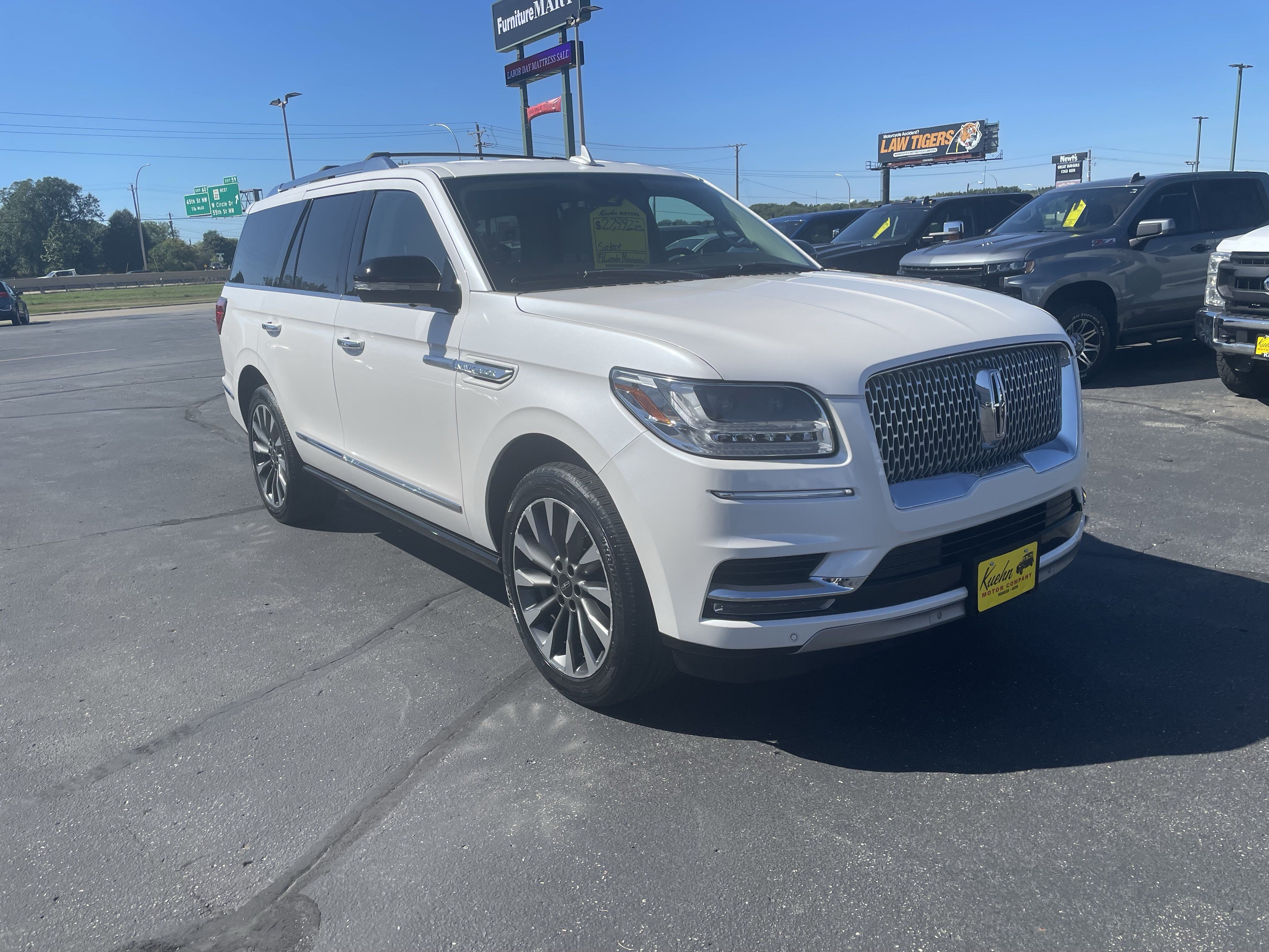 Used 2019 Lincoln Navigator Select AWD/4WD image 2