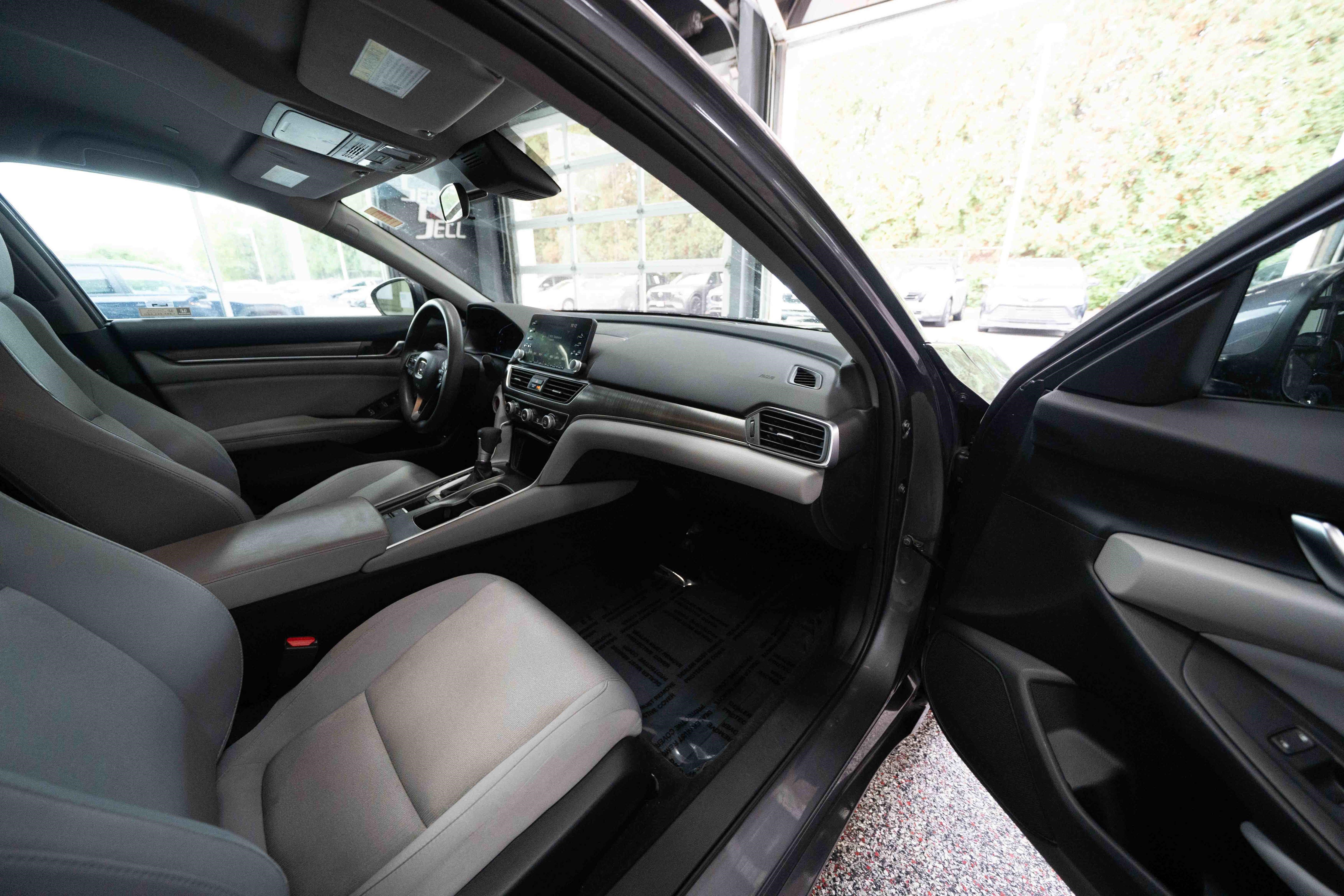 Used 2018 Honda Accord LX image 25
