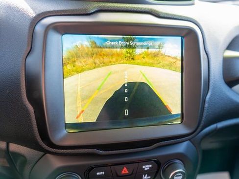 Used 2023 Jeep Renegade Latitude image 22