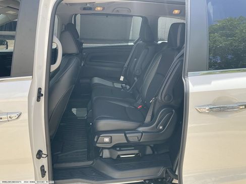 Used 2024 Honda Odyssey Touring image 9