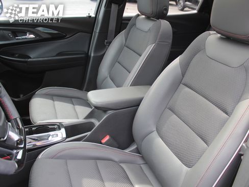 Used 2023 Chevrolet TrailBlazer RS w/ Sun and Liftgate Package image 11