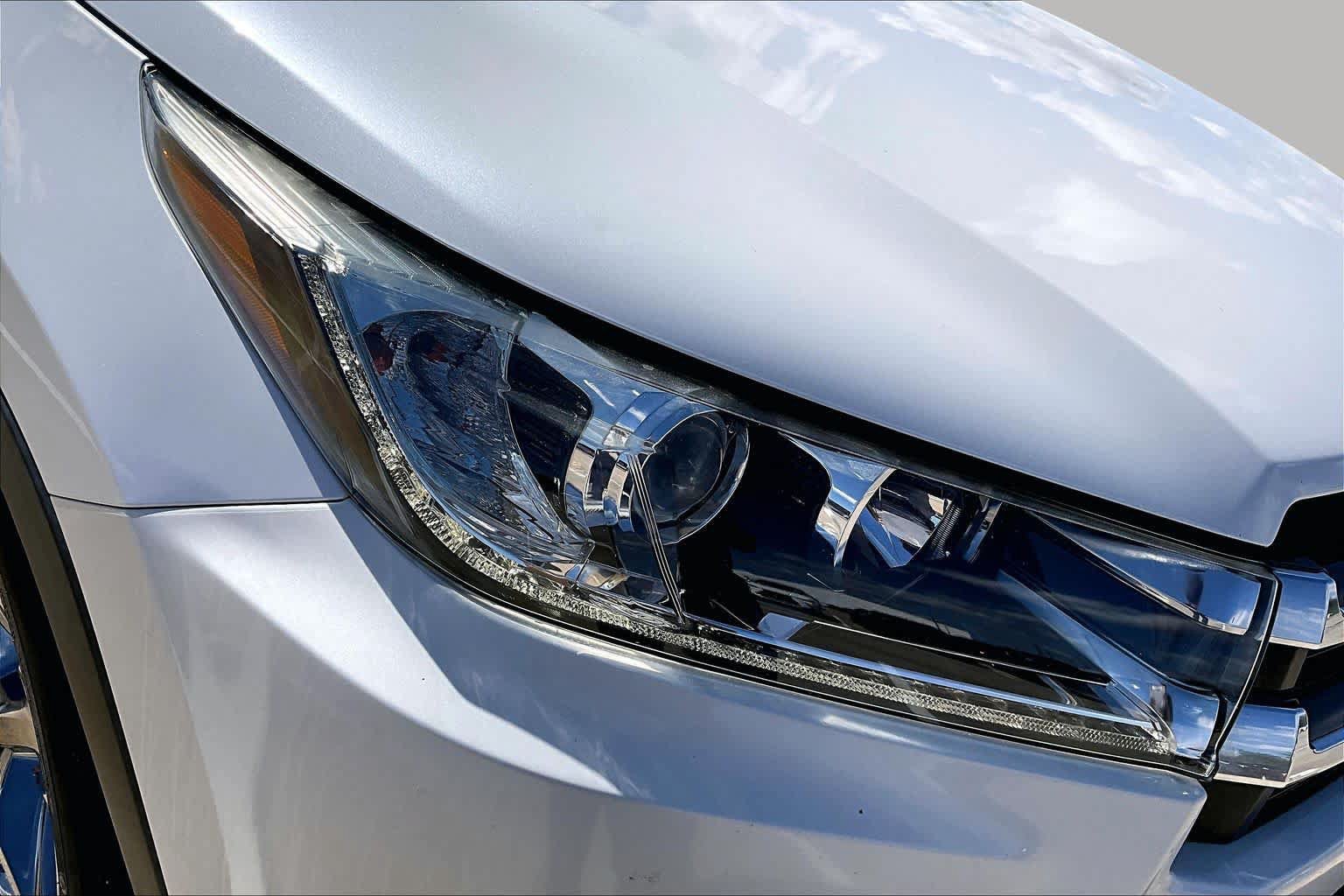 Used 2017 Toyota Highlander Limited Platinum FWD image 25