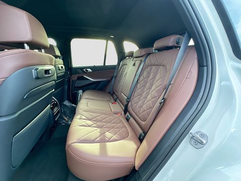 New 2026 BMW X5 sDrive40i w/ Executive Package RWD image 19