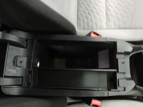 Used 2019 Chevrolet Equinox LS w/ LPO, Cargo Package FWD image 32