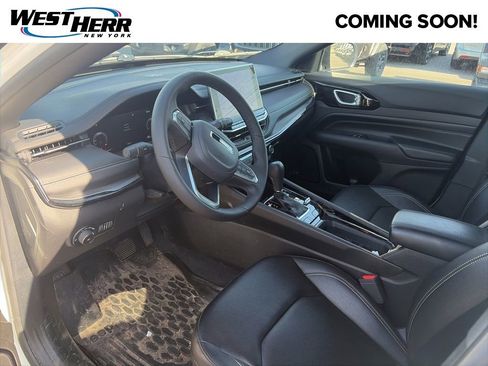Used 2024 Jeep Compass Limited w/ High Altitude Package AWD/4WD image 5