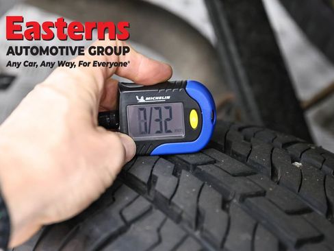 Used 2021 Chevrolet Silverado 1500 LT AWD/4WD image 31