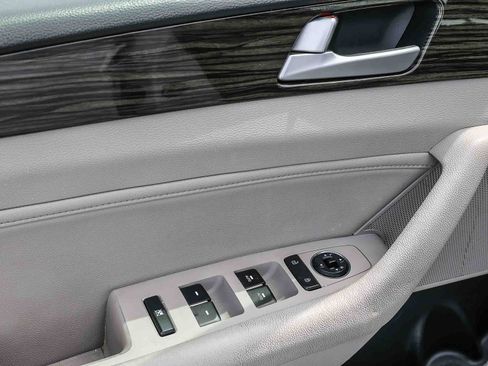Used 2017 Hyundai Sonata Limited FWD image 23