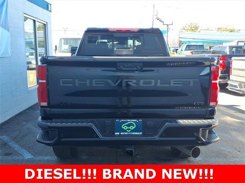 Used 2025 Chevrolet Silverado 2500 LTZ w/ LTZ Plus Package image 5