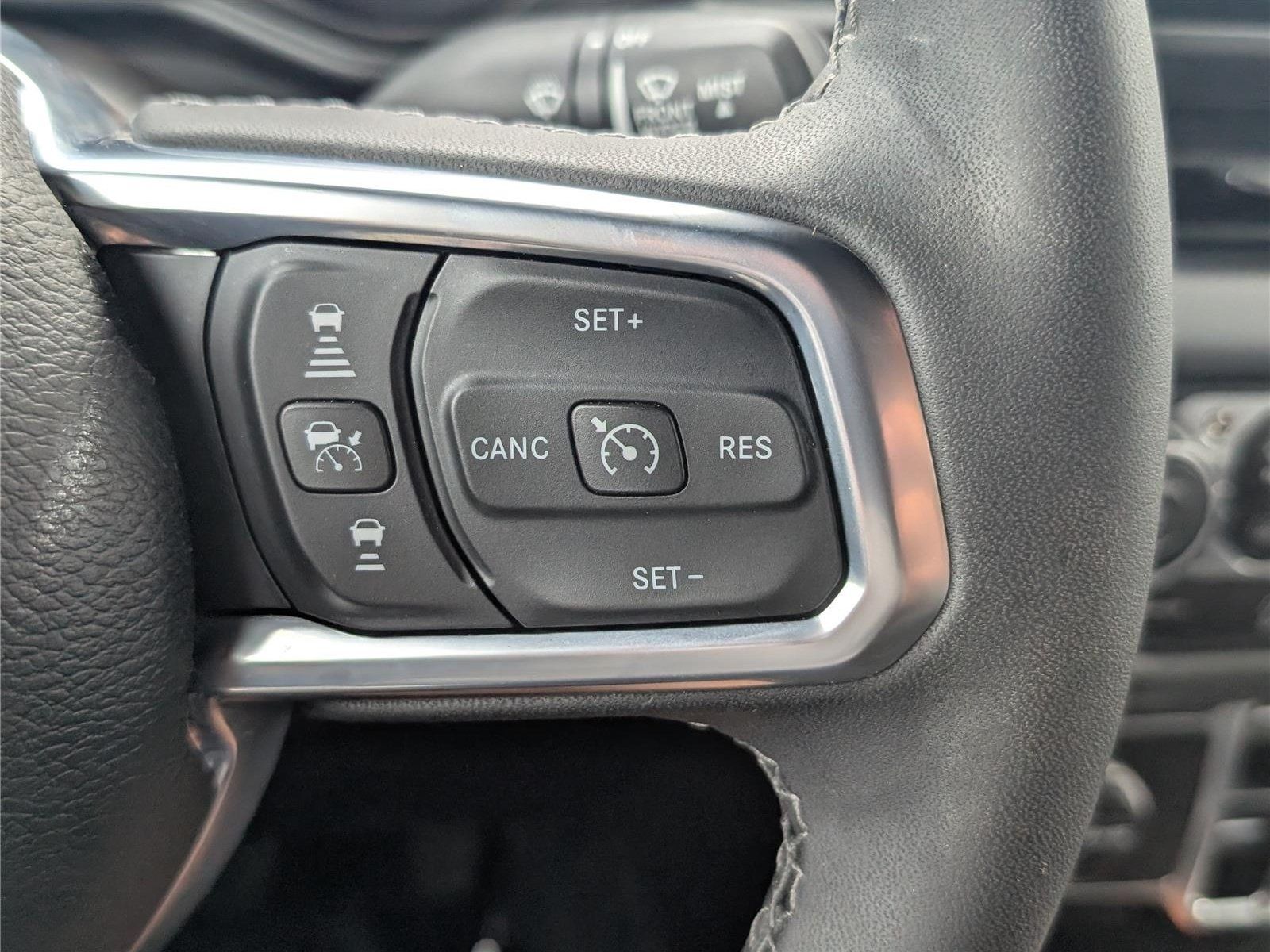 Used 2025 Jeep Wrangler Unlimited Sahara AWD/4WD image 24