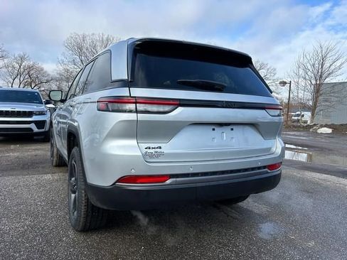New 2026 Jeep Grand Cherokee Limited w/ Limited Altitude Package AWD/4WD image 5