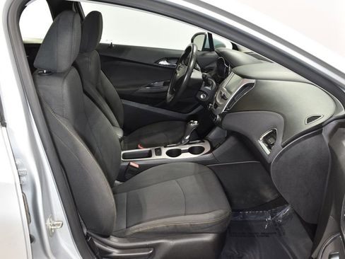 Used 2017 Chevrolet Cruze LS image 28