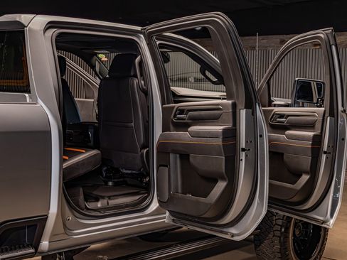 Used 2025 GMC Sierra 2500 AT4 image 29