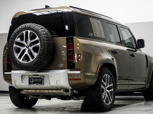 Used 2022 Land Rover Defender 110 XS Edition AWD/4WD image 12