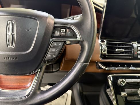 Used 2022 Lincoln Navigator Reserve image 15
