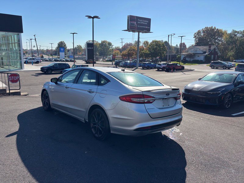 Used 2018 Ford Fusion SE w/ Equipment Group 201A FWD image 6