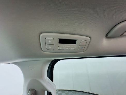 Used 2025 Kia Carnival FWD image 33