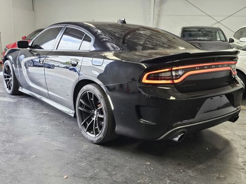 Used 2019 Dodge Charger Scat Pack w/ Navigation & Travel Group RWD image 2